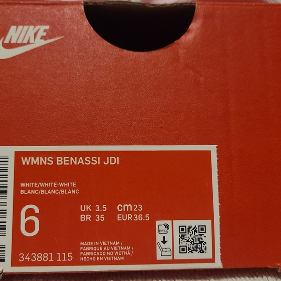 Nike - Picture 5 of 5